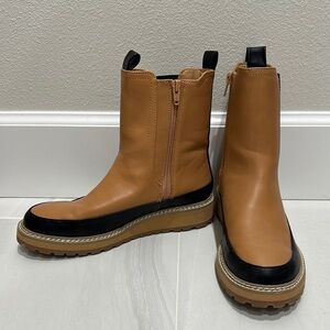 Universal Thread Tan and Black Women's Boots